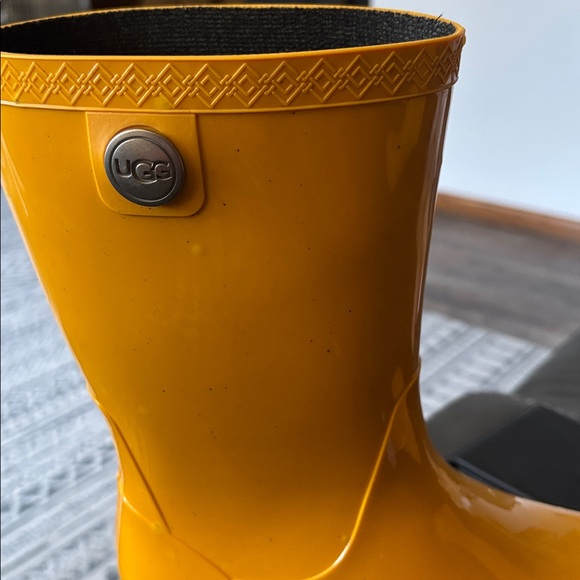 Ugg Australian golden yellow rain boots size 8 - Picture 14 of 16